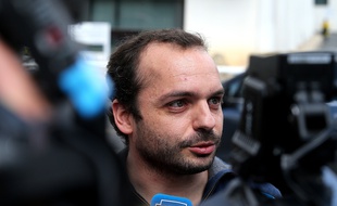 Reims (Marne), le 8 juillet 2019. François Lambert explique aux journalistes pourquoi il est favorable à l'arrêt des traitements de Vincent Lambert.