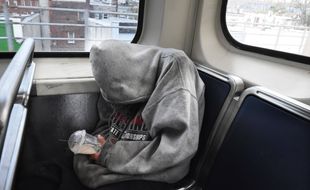 Des milliers de personnes dépendantes à la tranq se regroupent dans certains quartiers de Philadelphie, en Pennsylvanie, aux Etats-Unis, notamment près de Kensington Avenue.