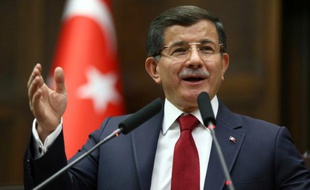 Le Premier ministre Ahmet Davutoglu à Ankara le 8 décembre 2015