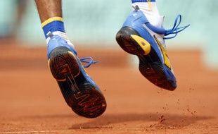 Les chaussures du tennisman Brésilien Gustavo Kuerten, lors de Roland-Garros, le 25 mai 2008.