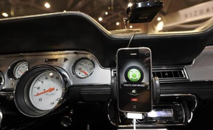 Le kit mains libres sera interdit au volant à partir de cet été