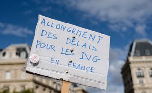 L'allongement du délai pour pratiquer l'IVG est réclamé de longue date dans les manifestations féministes.