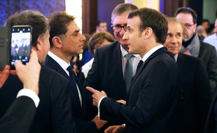 Emmanuel Macron avec le co-président du CCAF, Mourad Franck Papazian , le 5 février 2019.