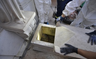 Le 11 juillet 2019, 11, 2019, dans le cadre de l'enquête sur la disparition de Emanuela Orlandi en 1983, les tombes princesses inhumées au XIXe siècle dans le petit cimetière de ce collège du Vatican ont été ouvertes.