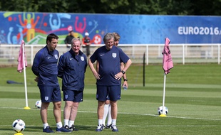 Roy Hodgson et ses assistants, Neville et Lewington