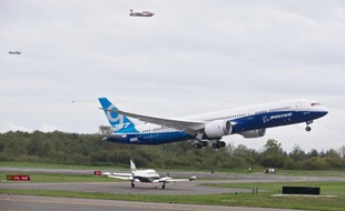 Vol test d'un Boeing 787-9 Dreamliner à Everett, Washington, le 17 septembre 2013