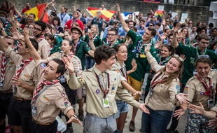 Des scouts et des guides en 2016 aux arènes de Lutèce