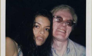 Autoportrait d'Andy Warhol avec Bianca Jagger, polaroïd
