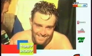 Jean-Christophe Cano, interviewé dans le vestiaire par TV Rennes après son but historique à Lorient, en mai 1990.