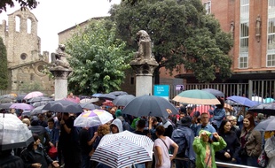 Devant l'école Collaso i Gil, ce dimanche, dans le quartier du Raval à Barcelone.