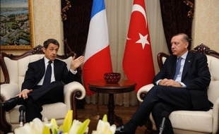 Le Premier ministre turc Recep Tayyip Erdogan a menacé la France de conséquences "graves, irréparables" qu'aurait l'adoption d'un projet de loi réprimant la négation du génocide arménien, appelant le président français à barrer la route à ce texte, a rapporté vendredi l'agence Anatolie.
