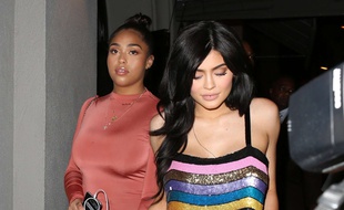 Kylie Jenner, le 25 juin 2017, à la sortie d'un restaurant à Hollywood.
