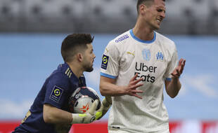Arkadiusz Milik (à droite), lors d'un match au Vélodrome avec l'Olympique de Marseille le 13 mars 2021.