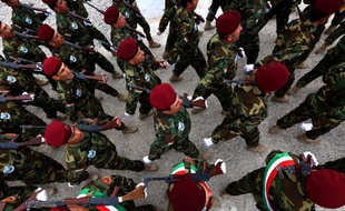 Défilé des membres de la première brigade chrétienne créée, à Fishkhabur en Irak, le 12 mars 2015