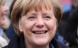 Le front de gauche franco-allemand contre l'austérité d'Angela Merkel reconstitué en fin de semaine suscitait l'amusement en Allemagne à six mois des élections législatives, la chancelière restant plus populaire que jamais dans son pays.