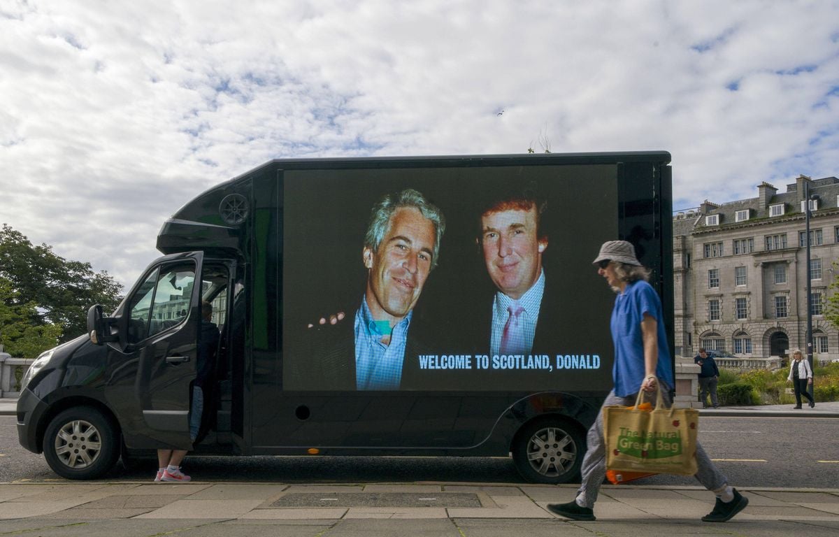 Affaire Epstein : Trump affirme avoir banni le milliardaire de Mar-a-Lago car il s'est « comporté comme un tordu »
