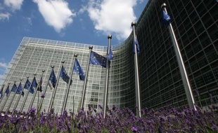 L'adoption du nouveau traité budgétaire européen prévue en principe lundi reste encore bloquée par deux points de divergence, une réunion préparatoire vendredi à Bruxelles n'ayant pas permis de trouver un terrain d'entente, a indiqué à l'AFP une source diplomatique.