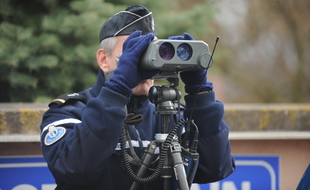 Illustratioin. Contrôles de vitesse par la gendarmerie du Bas-Rhin.