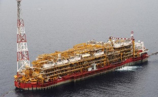 Total va exploiter un nouveau gisement de pétrole au large du Nigeria dont la production devrait commencer fin 2017 pour atteindre à terme 200.000 barils par jour, a annoncé le groupe pétrolier français.