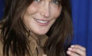Carla Bruni-Sarkozy, dont l'album "Comme si de rien n'était" sort le 11 juillet, sera l'invitée de Michel Drucker dans l'émission "Vivement dimanche" sur France 2 le 7 septembre, a annoncé vendredi l'animateur à l'AFP, précisant qu'elle chanterait sur son plateau.