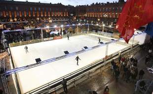 En 2007-2008, la patinoire était couplée au Marché de Noël. Archives.