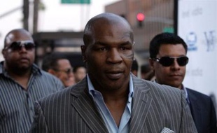 L'ancien champion du monde poids lourds de boxe Mike Tyson a plaidé coupable de détention de drogue et de conduite en état d'ivresse pour des faits survenus l'année dernière, a-t-on appris lundi de sources judiciaires à Mesa (Arizona, sud-ouest des Etats-Unis).