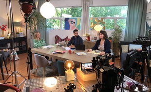 Le 18 mai 2020, Agathe Lecaron, Benjamin Muller et Anna Roy sur le plateau de La Maison des maternelles, version déconfinement.