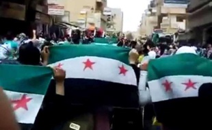 Capture d'écran d'une vidéo amateur montrant des manifestants à Deir el-Zour, en Syrie, le 12 avril 2012.