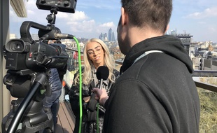 Bilal Hassani en interview quelques heures avant le concert London Eurovision Party à Londres, le 14 avril 2019.