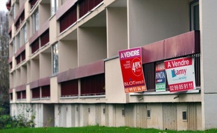 Les taux d'intérêt des crédits immobiliers se sont établis en moyenne à 3,93% en décembre 2011 contre 3,86% en novembre, renouant avec le niveau atteint entre juillet et septembre, tandis que la durée du prêt diminue, selon une étude de l'Observatoire Crédit Logement/CSA publiée lundi.