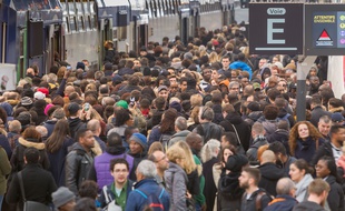 Le 3 avril 2018, premier jour du mouvement de grève des cheminots contre la réforme de la SNCF, sur le quai de la gare de Lyon à Paris.