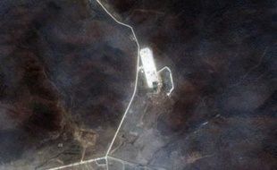 "Les systèmes américains ont détecté et suivi le lancement d'un missile nord-coréen Taepodong-2 à 18H39 (22H39 GMT)", a annoncé le Commandement de la défense aérienne nord-américain (NORAD).