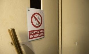 Pour rappel , il est interdit de se promener nu sur son balcon.