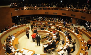 Au conseil municipal de Strasbourg, la gauche se méfie d'un prochain Franck Underwood. Plusieurs élus aimeraient probablement l'être. Illustration