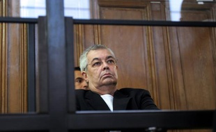 La cour d'assises de l'Aude a condamné jeudi Jean-Michel Bissonnet à 20 ans de réclusion criminelle pour avoir commandité l'assassinat de sa femme, crime qu'il a constamment et farouchement nié.