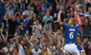 Grimm et le public strasbourgeois célèbrent leur victoire (3-0) contre Lille.