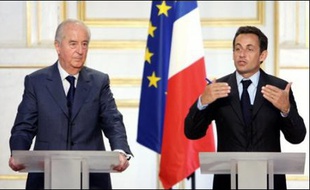 Le président Nicolas Sarkozy a installé mercredi le "comité de réflexion" sur les institutions, s'engageant à nouveau à ce qu'une réforme "ait lieu" et qu'elle soit votée avant les municipales de mars 2008.
