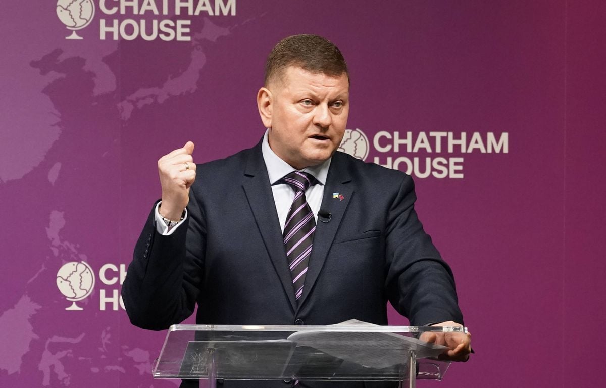Ukraine : Qui est le très populaire général Valeri Zaloujny, pressenti comme successeur de Zelensky ?