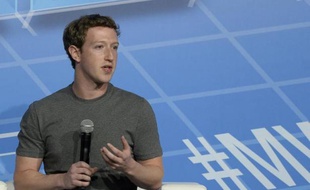 Le PDG-fondateur de Facebook Mark Zuckerberg lors d'un congrès sur la téléphonie mobile à Barcelone, le 24 février 2014