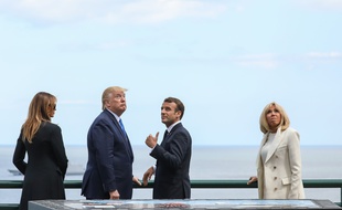 Les couples présidentiels français et américain, le 6 juin 2019, pour la commémoration du Débarquement en Normandie.