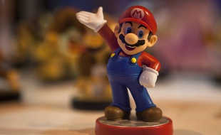 Une figurine Amiibo de Mario.