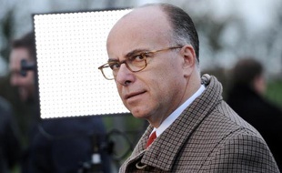 Le ministre de l'Intérieur Bernard Cazeneuve le 29 novembre 2014 à Angoulins
