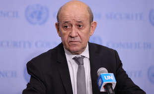 Jean-Yves Le Drian n'arrive toujours pas à croire que le contrat ait été annulé.