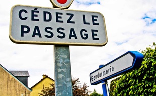 Un panneau de signalisation