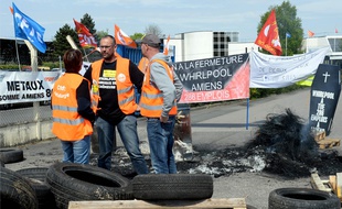Piquet de grève des salariés de l'usine Whirlpool d'Amiens, dans la Somme.