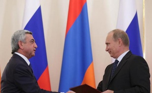 La décision de l'Arménie de rejoindre l'Union douanière menée par la Russie, qui obère la perspective d'un rapprochement avec l'Europe, a suscité un vif débat dans cette ex-république soviétique.