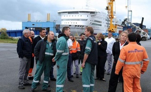Les syndicats ont signé lundi peu avant 03h00 le protocole d'accord proposé par la direction de la Brittany Ferries, après consultation du personnel embarqué dimanche qui a dit oui à 58,68%, mettant fin au conflit qui immobilise les navires depuis dix jours