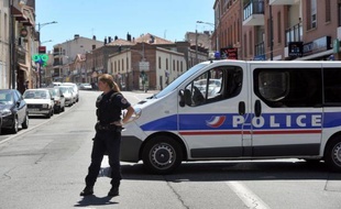 Une fillette d'environ 4 ans, atteinte d'une balle dans la tête, aurait succombé aux blessures qui auraient été causées accidentellement selon son père dans leur appartement de Toulouse, a-t-on appris de source policière.