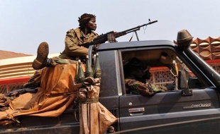 La rébellion centrafricaine a affirmé lundi vouloir prendre la ville de Damara, dernier verrou à 75 km au nord de Bangui, et réclamé à nouveau le départ du président François Bozizé, malgré les appels au dialogue de Paris.