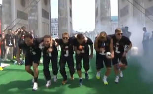 Les Allemands fêtent leur titre de champion du monde, à Berlin, le 15 juillet 2014.